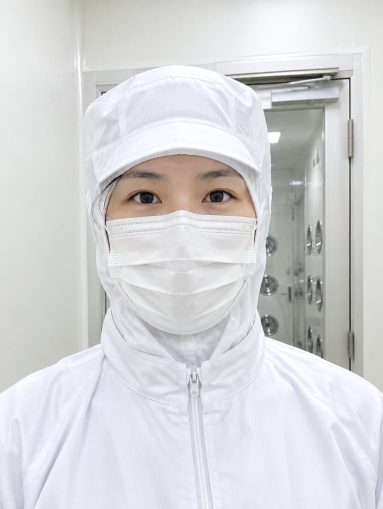 衛生服からの毛髪のはみ出し(NGの例)